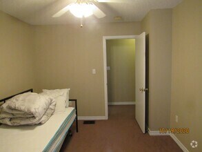 Building Photo - 1853 Whispering Oaks Ln