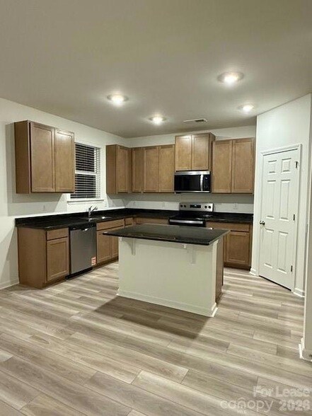 Building Photo - 4014 Cunningham Farm Dr