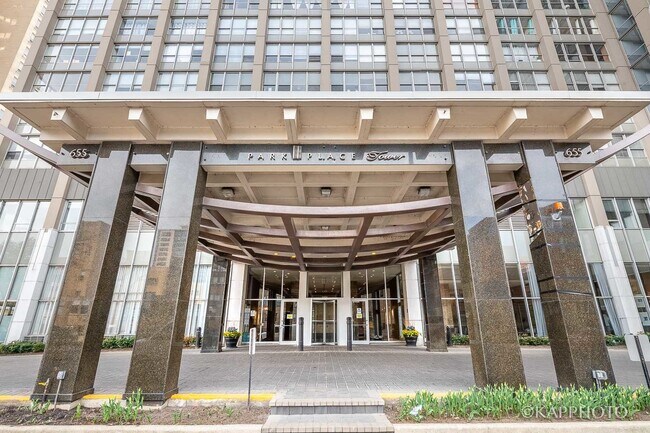 Foto del edificio - 655 W Irving Park Rd
