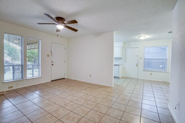 Foto del edificio - 10310 Little Pebble Dr