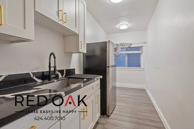Foto del edificio - Stunning, Sunlit One-Bedroom, with Trendy ...