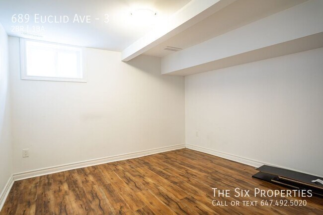 Photo du bâtiment - Beautiful 2 Bedroom Lower Level Annex Apartment