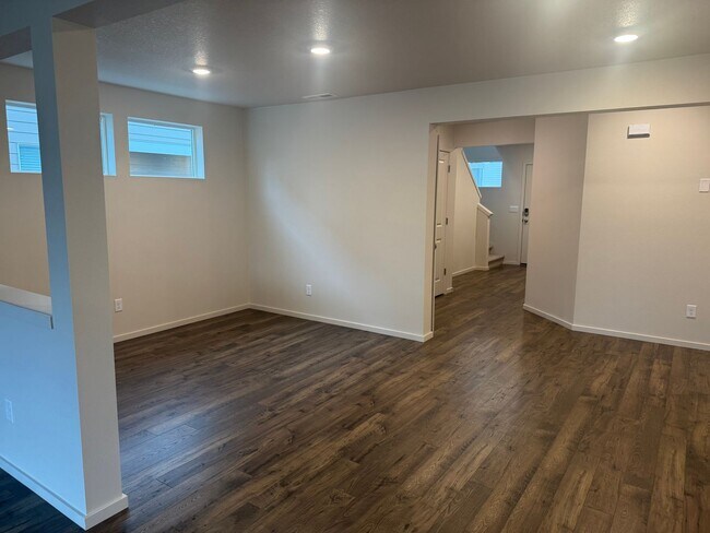 Foto del edificio - 5 BD | 3 BA | Brand New Construction | East Park Village | Salem Home!