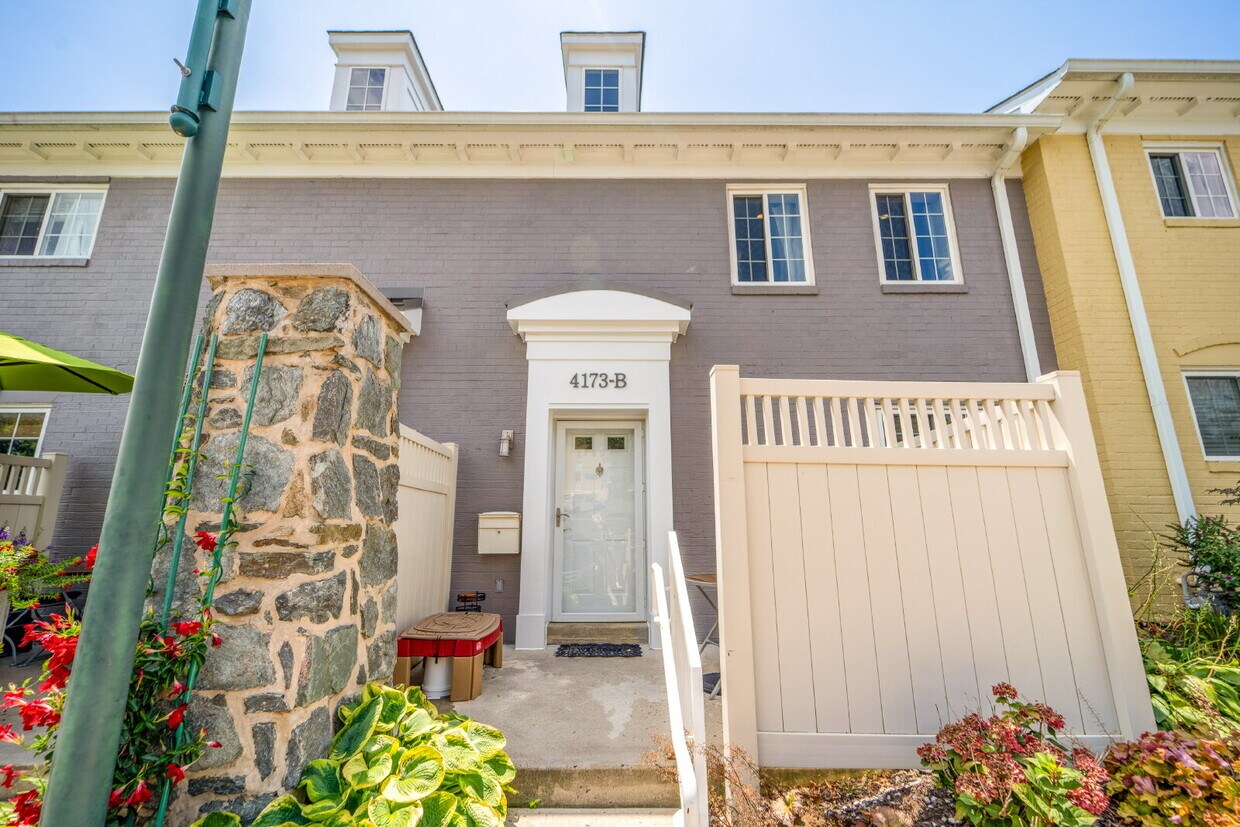 Foto principal - Charming Townhome with Unbeatable Amenities