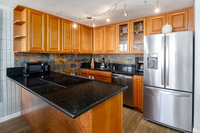 Building Photo - Mokuleia Sands #501 – Furnished 1BR/1BA | Ocean Views | Available Now