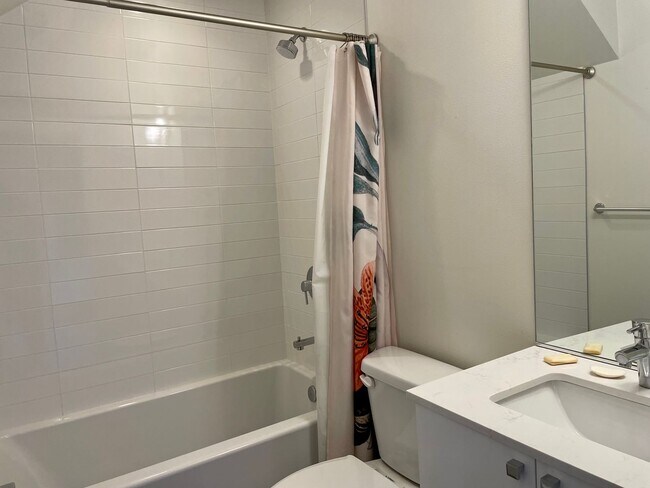 Building Photo - $500 OFF -Welcome Home 2b/2ba Townhome in ...