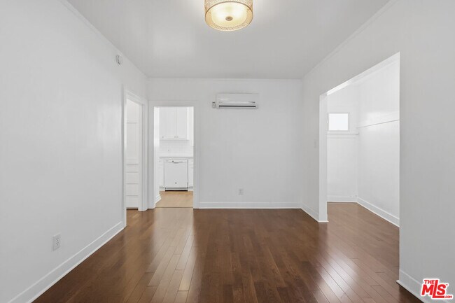 Foto del edificio - 4407 Melbourne Ave