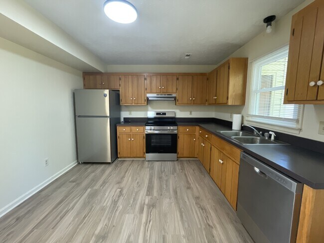 Foto del edificio - 156 Cedar Crest Dr