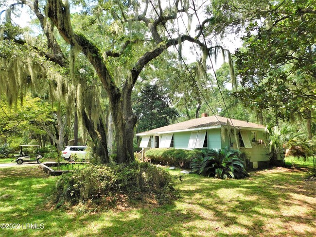 Building Photo - 2609 Smilax Ave