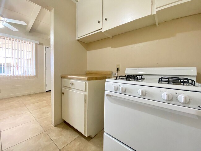 Foto del edificio - 1465 N Swan Rd