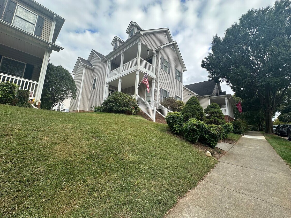 Foto del edificio - 3 Bedroom House in Wyndhurst