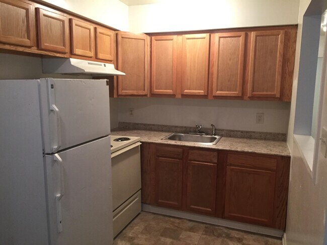 Building Photo - 524 Ashlawn Dr