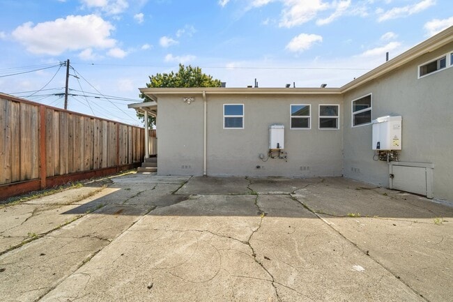 Building Photo - 96 W Siino Ave