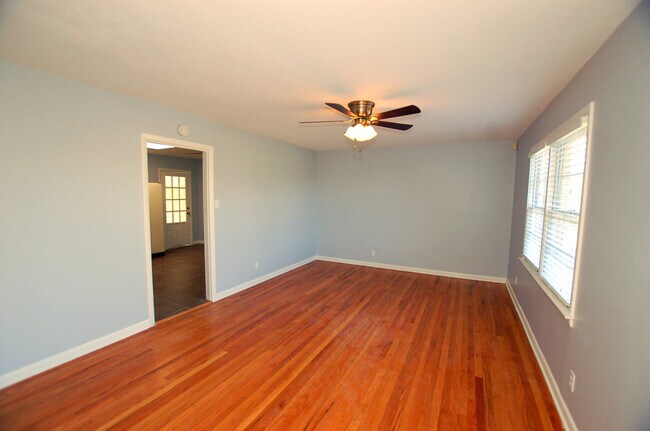 Foto del edificio - PRE-LEASING for July! Great 3 Bedroom 2 Bathroom Home Near Texas Tech