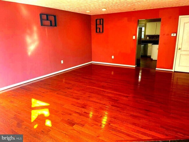 Foto del edificio - 3280 Halcyon Ct