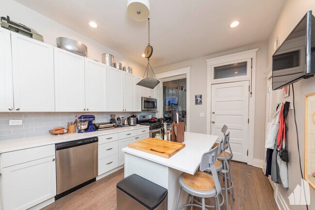 Building Photo - 1508 N Fairfield Ave