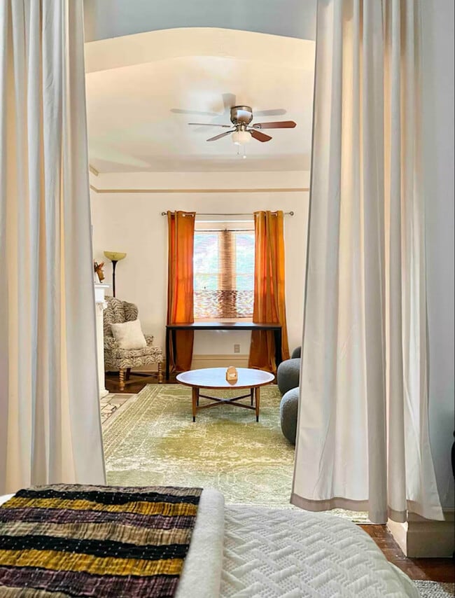 Foto del edificio - 822 N Euclid Ave