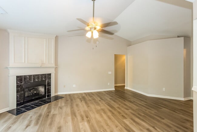 Foto del edificio - 7306 Balancing Rock Ct