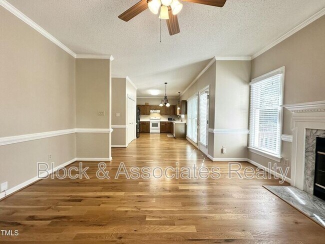 Foto del edificio - 5704 Harrington Grove Dr
