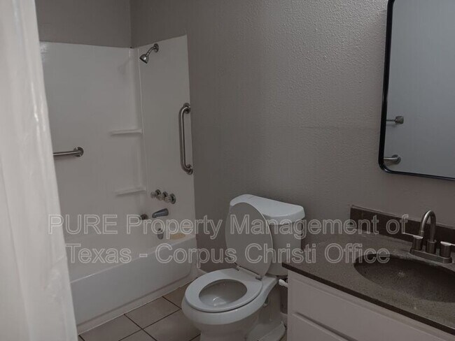 Building Photo - 3535 Cottonwood St