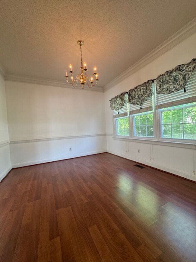 Foto del edificio - 103 Jessica Pl