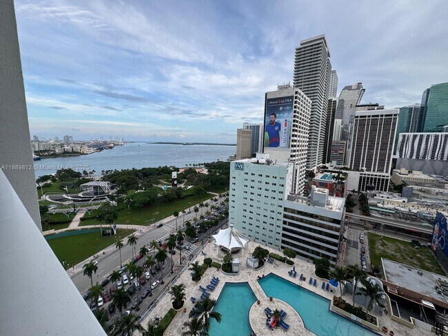 Foto del edificio - 244 Biscayne Blvd