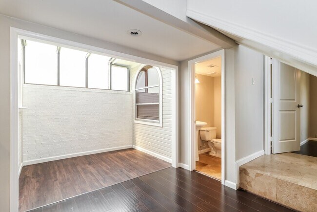 Foto del edificio - 6637 Queensclub Dr