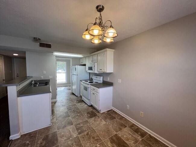 Foto del edificio - Nice 3 Bedroom/ 2.5 Baths - Mowing Include...