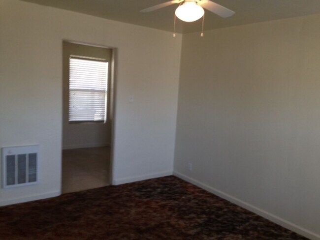 Foto del edificio - Downtown Downstairs Income Restricted Unit