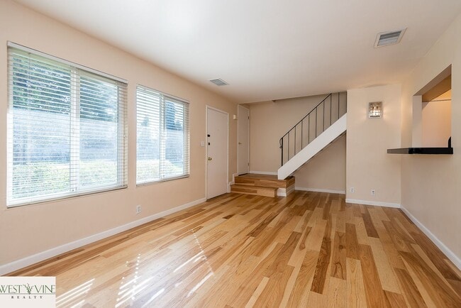 Building Photo - Cozy 3 Bed 1.5 Bath Town Home w/ Private P...