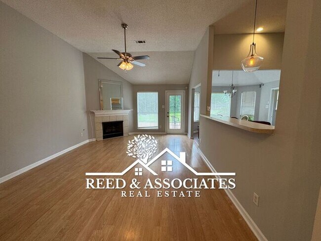 Building Photo - 3 Bedroom in Oakland!