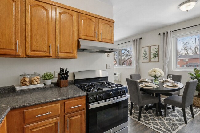 Foto del edificio - Hillcrest Apartments