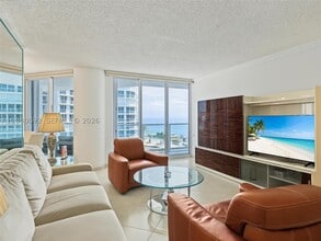 Building Photo - 16445 Collins Ave