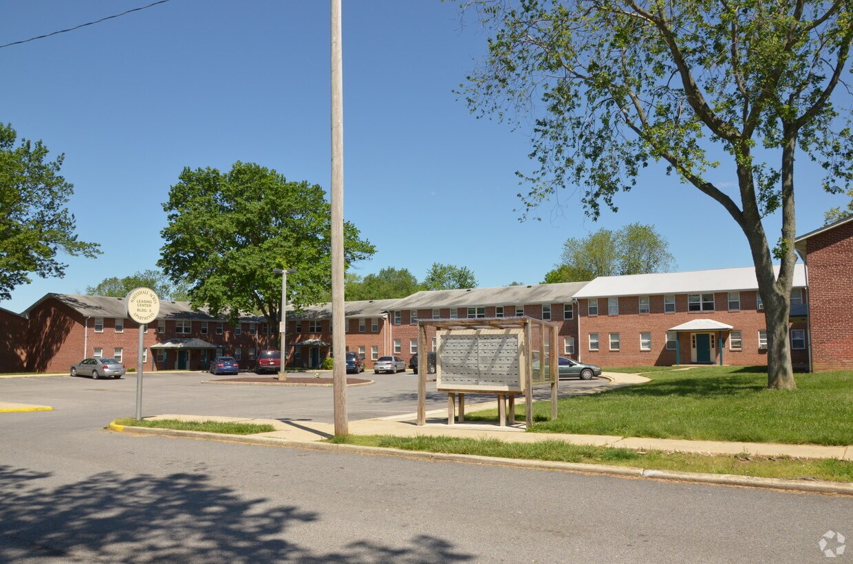 Foto principal - Whitehall Acres Apartments