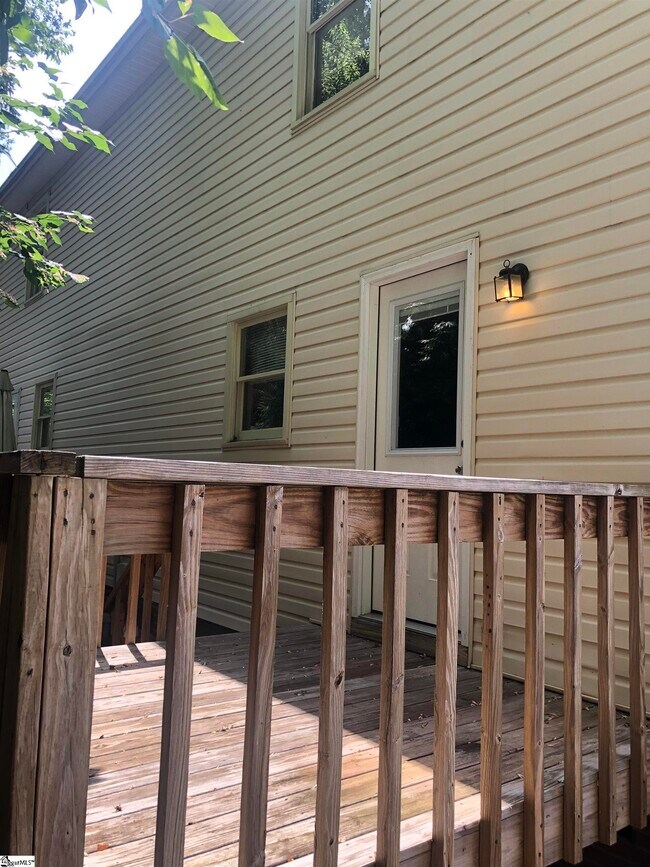 Foto del edificio - 114 Country Cove Ln