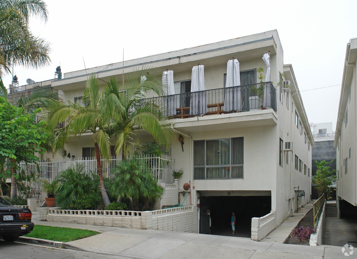 Building Photo - 842 Westbourne Dr