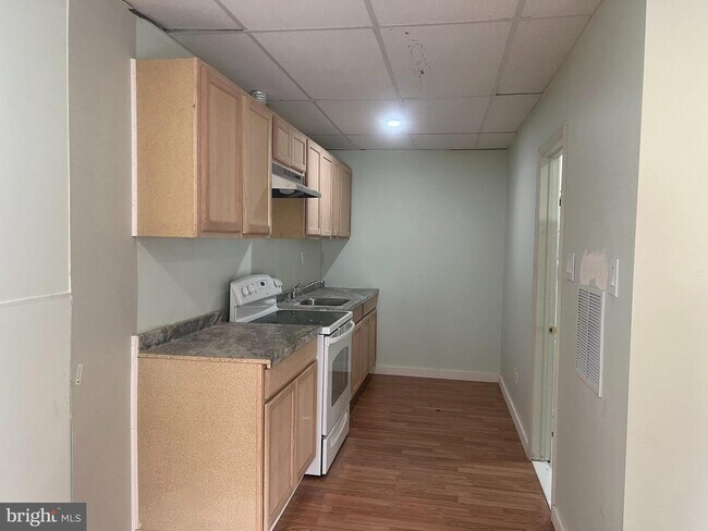 Building Photo - 440 Long Ln