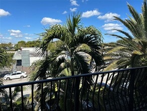 Building Photo - 110 SE 2nd St