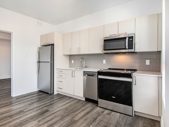 Building Photo - 258 Carruthers Av
