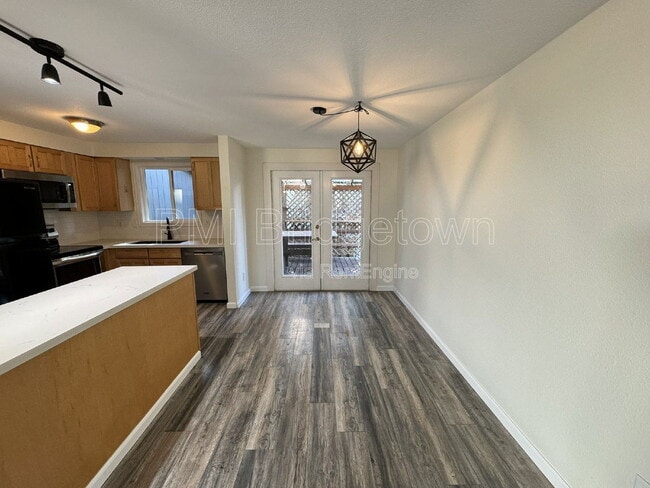 Building Photo - 7315 SW 53rd Ave