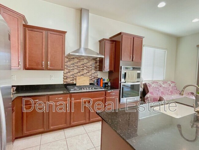 Building Photo - 273 E Lantana Dr