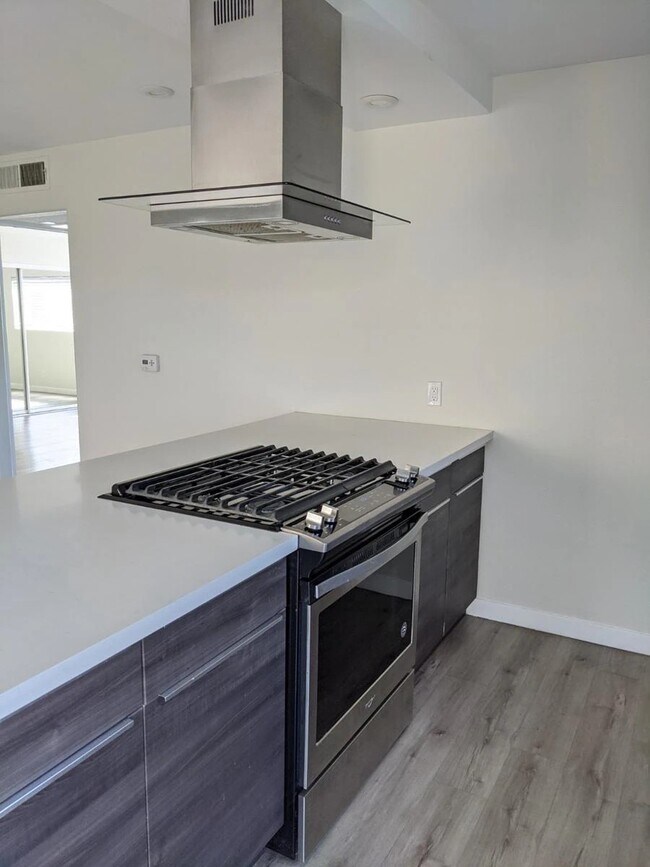 Foto del edificio - 520 N Virgil Ave