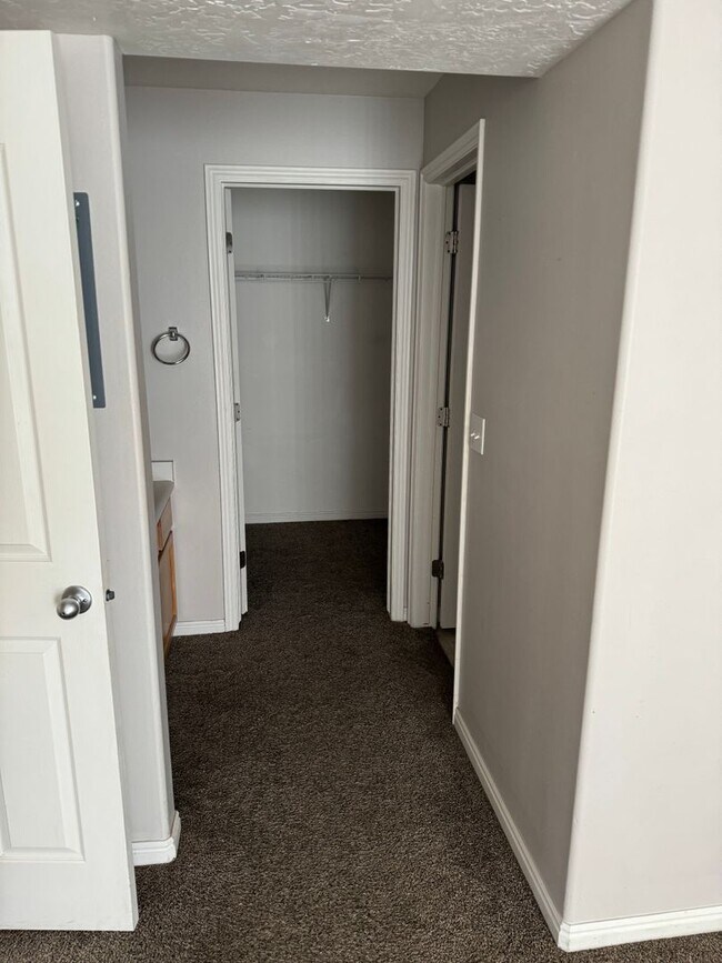 Foto del edificio - 3 bed 2 bath apartment