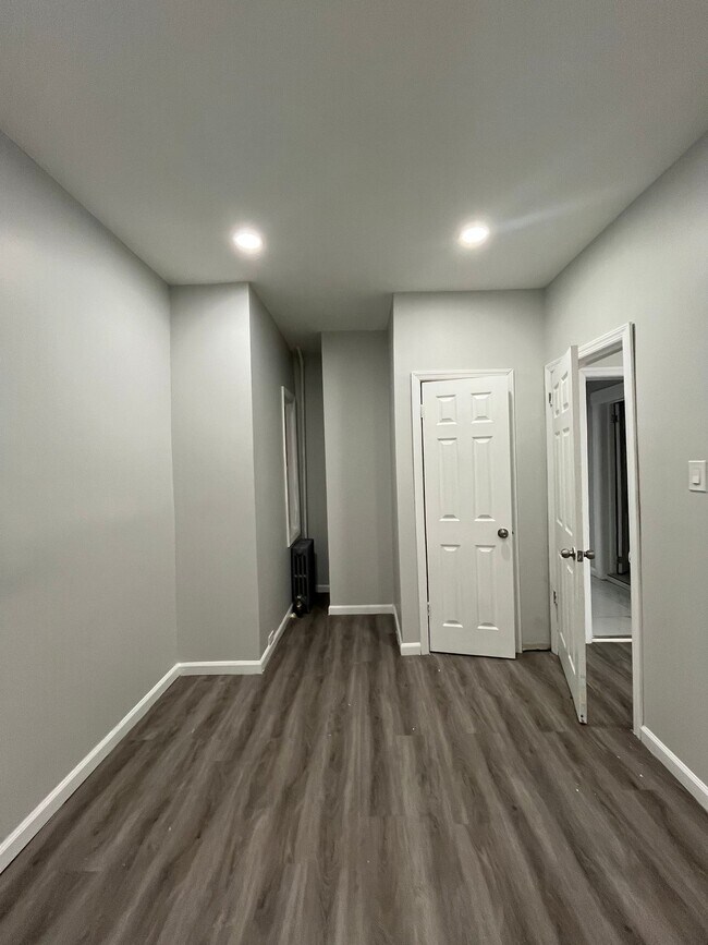 Building Photo - 122 Bergen Ave