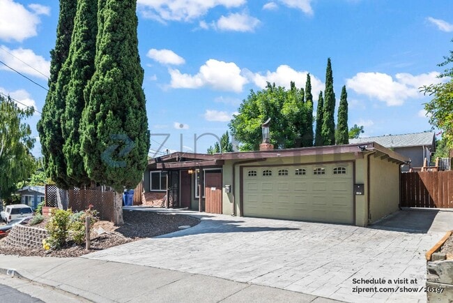 Building Photo - 499 Pebble Dr