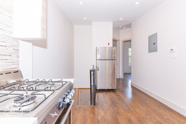 Foto del edificio - 1718 Summerfield St