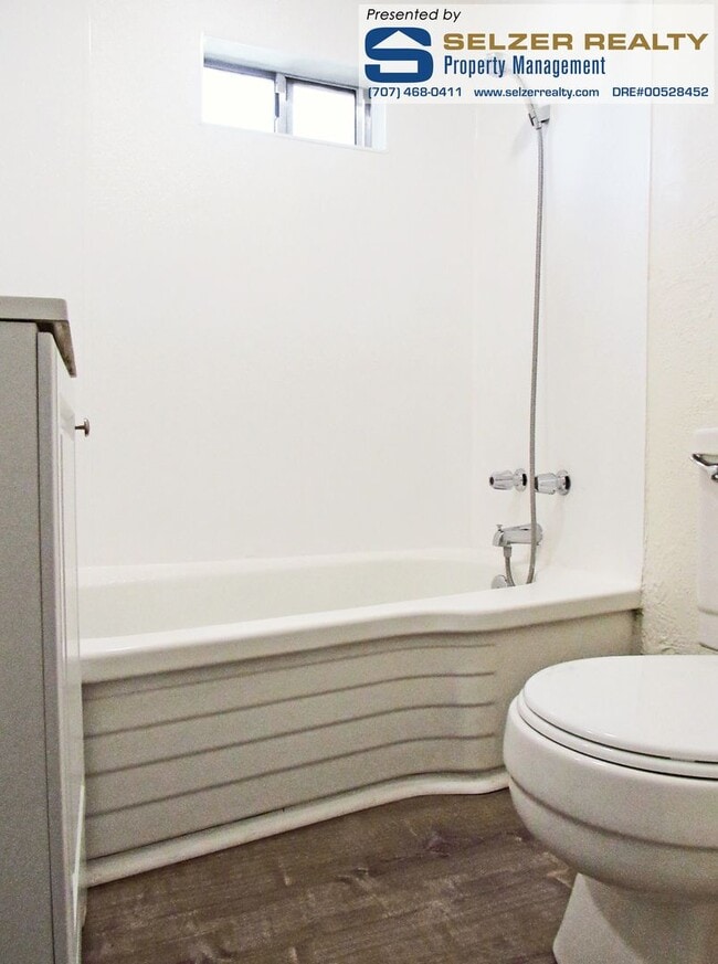 Foto del edificio - 524 N School St