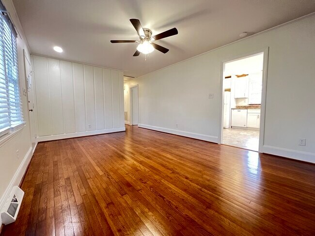 Foto del edificio - 1920 Eastway Dr