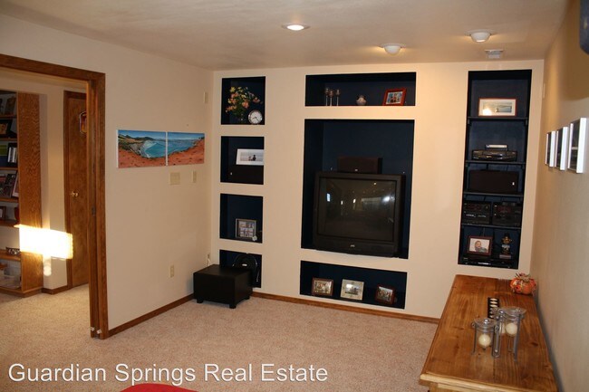 Building Photo - 9065 Bellcove Cir