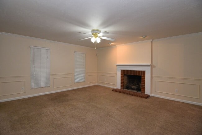 Building Photo - 490 Pheasant Run Dr